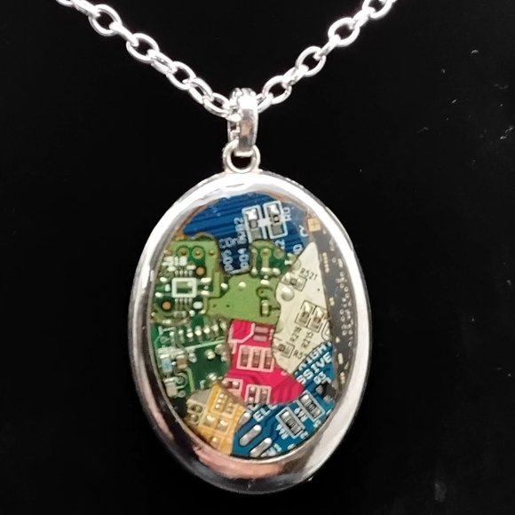 Geek Bling - Hand crafted pendant & earing set - Picture 4 of 5